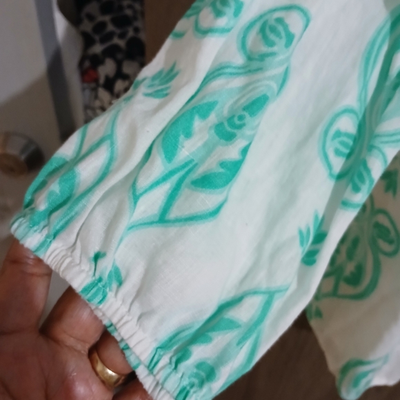 Green Paisley Women's Linen Top - Picture 4 of 6